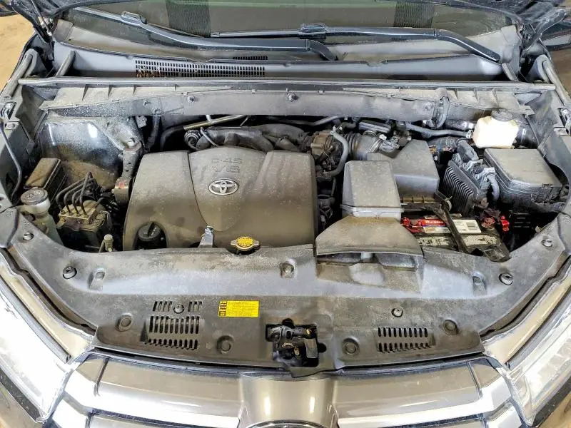 2017 TOYOTA HIGHLANDER SE  