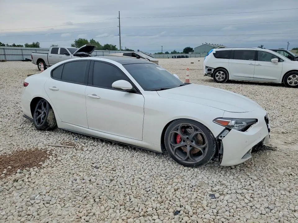 2018 ALFA ROMEO GIULIA TI Q4  