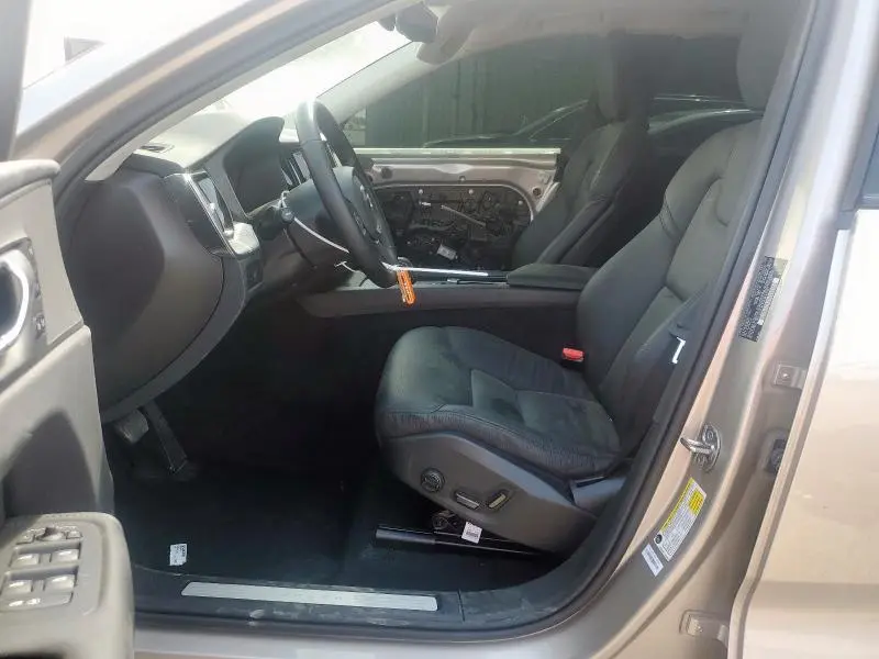 2025 VOLVO XC60 PLUS  
