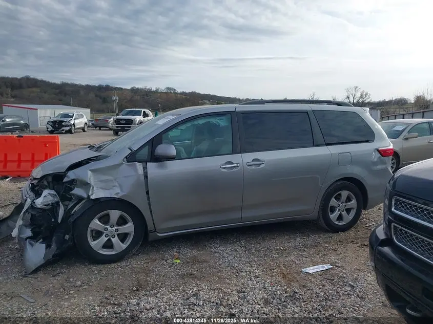 2015 TOYOTA SIENNA LE 8 PASSENGER