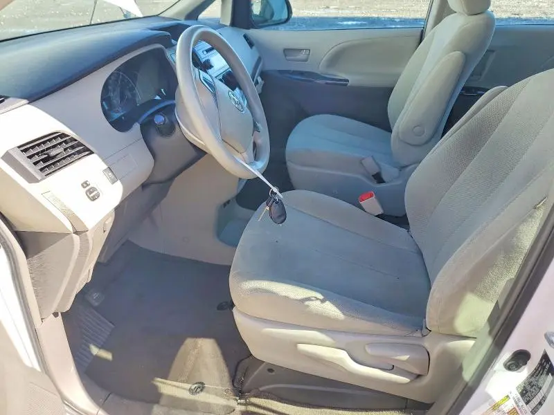 2014 TOYOTA SIENNA L 7-PASSENGER  