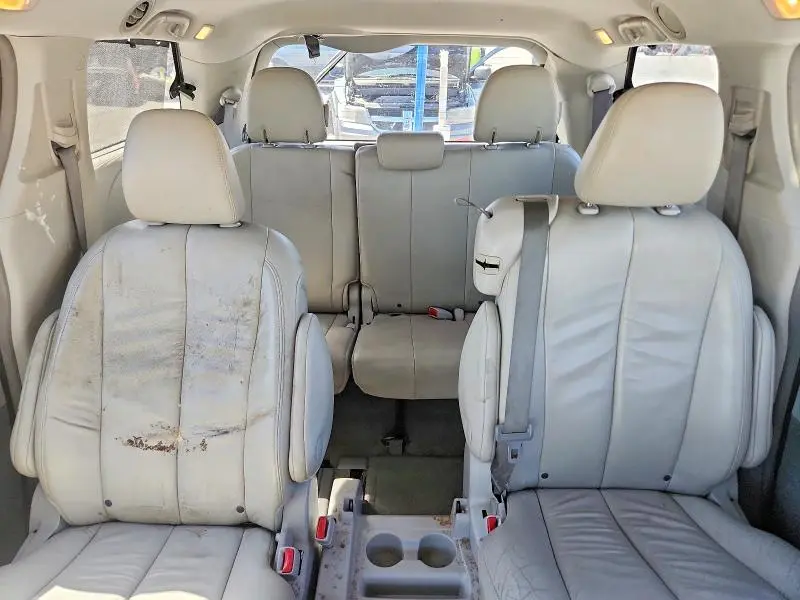 2014 TOYOTA SIENNA XLE 8-PASSENGER  