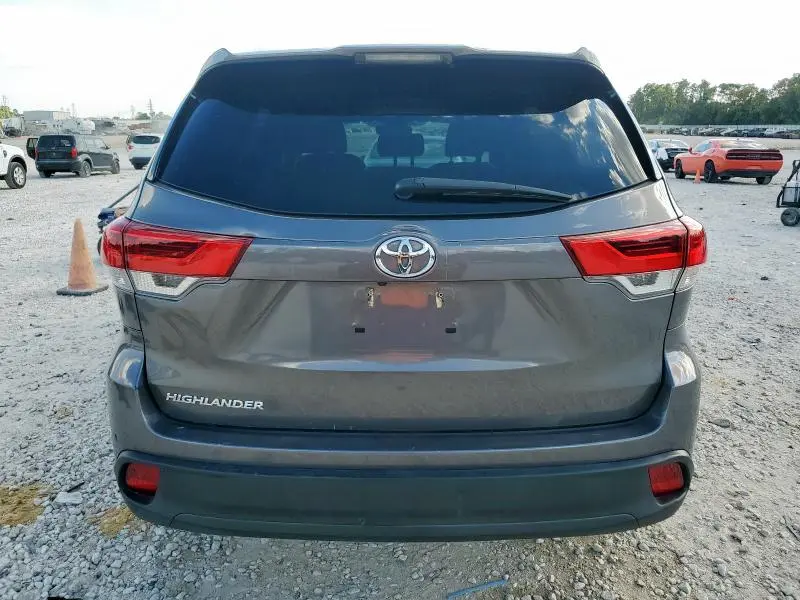 2018 TOYOTA HIGHLANDER LE  