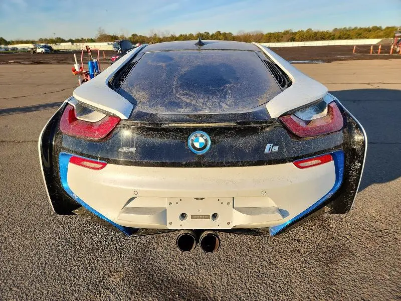 2015 BMW I8   