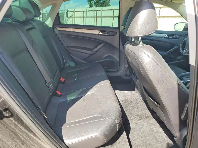 2015 VOLKSWAGEN PASSAT SE  