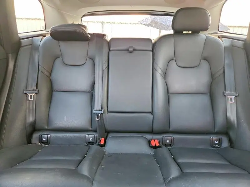 2024 VOLVO XC60 PLUS  