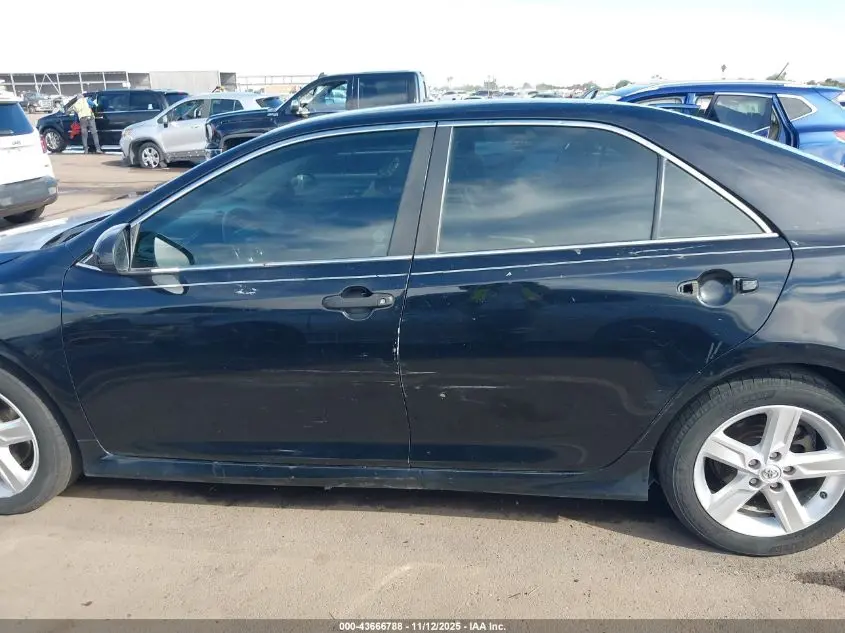 2014 TOYOTA CAMRY SE