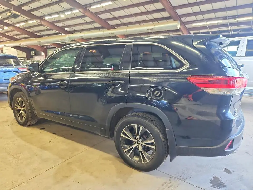 2018 TOYOTA HIGHLANDER LE  