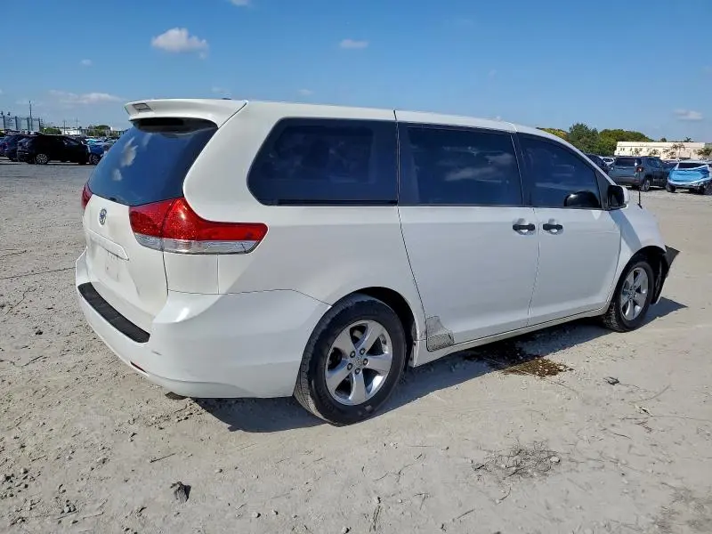 2013 TOYOTA SIENNA   