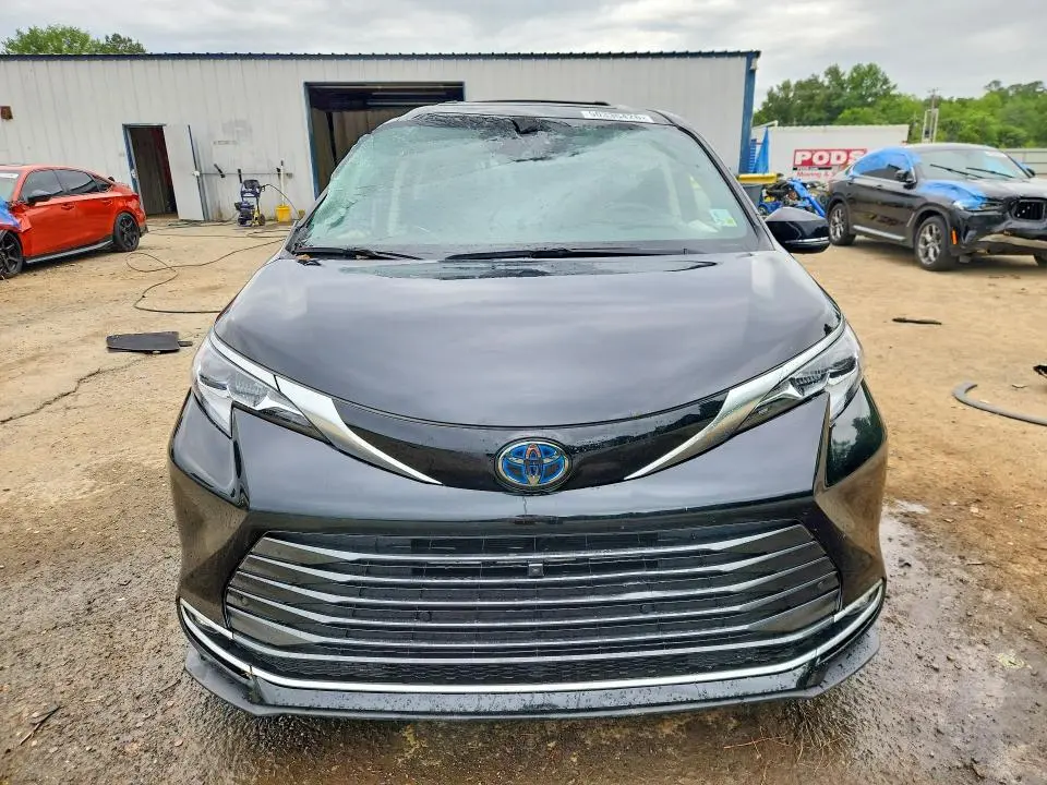 2023 TOYOTA SIENNA PLATINUM 7-PASSENGER  