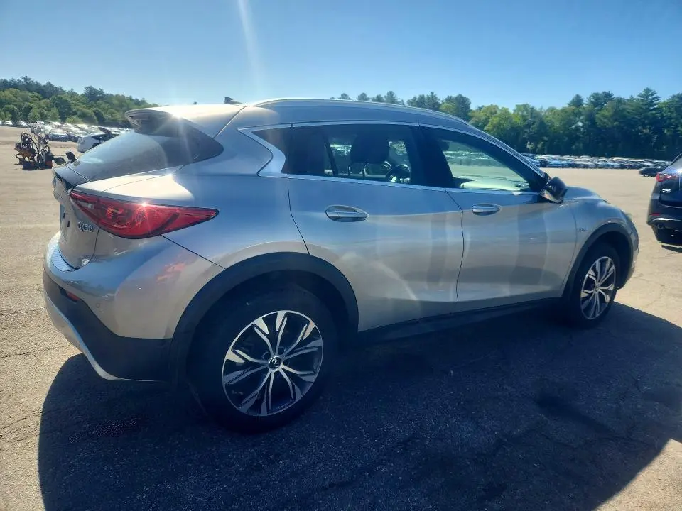 2017 INFINITI QX30 PREMIUM  