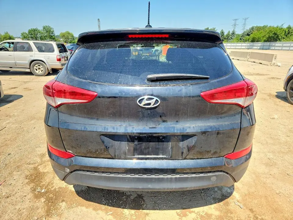 2017 HYUNDAI TUCSON SE  