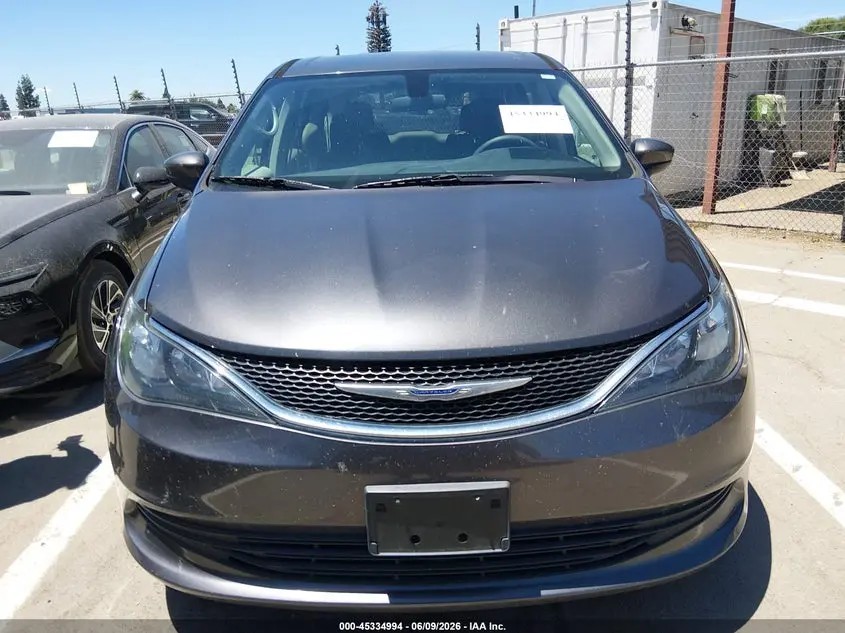 2020 CHRYSLER VOYAGER LX