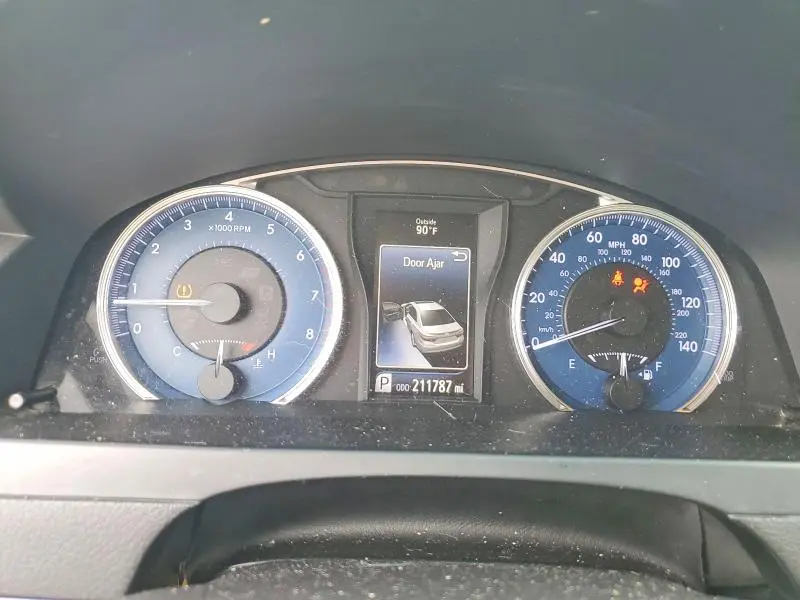 2015 TOYOTA CAMRY XLE  