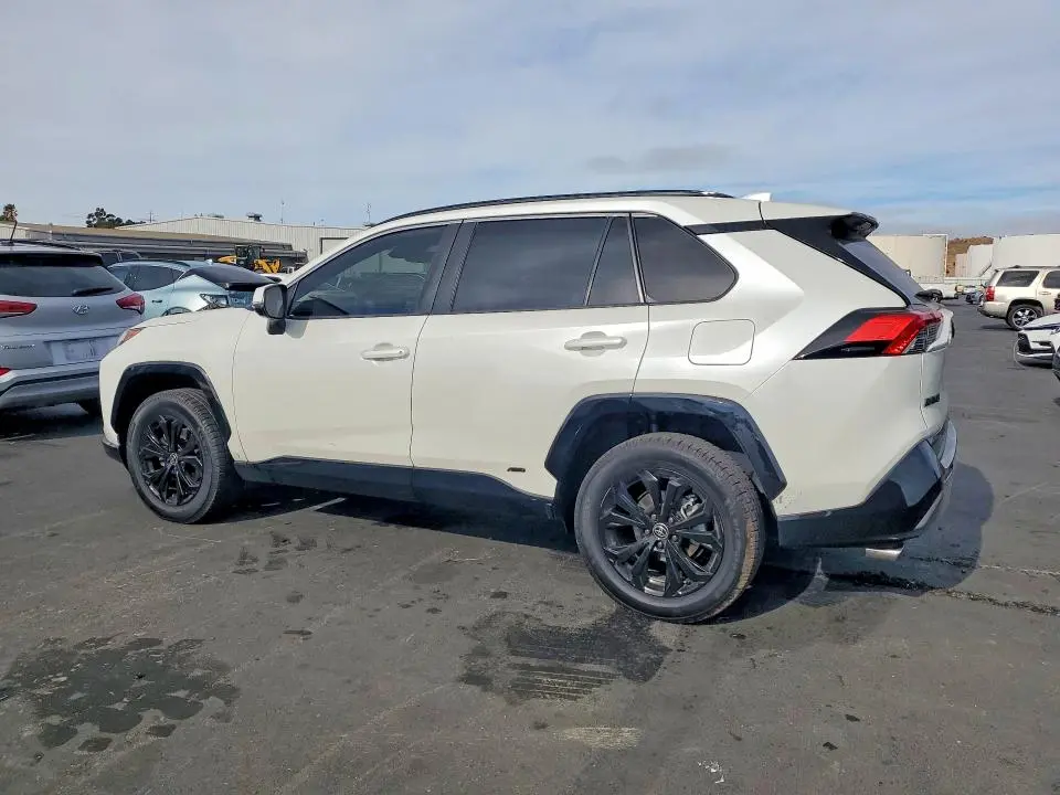 2022 TOYOTA RAV4 SE  