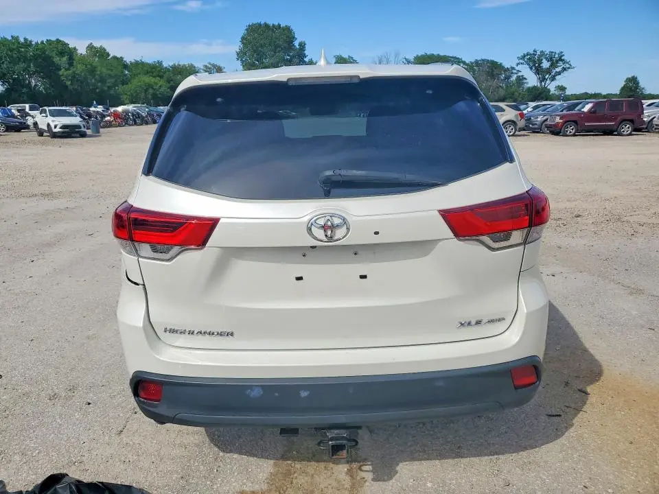 2017 TOYOTA HIGHLANDER   
