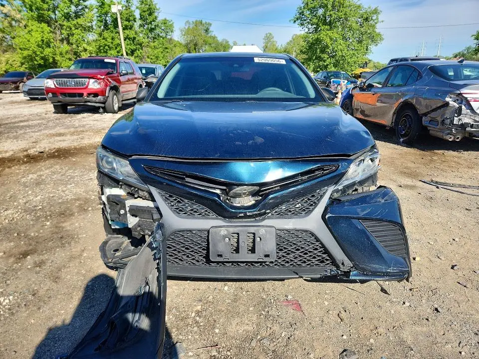 2018 TOYOTA CAMRY SE  