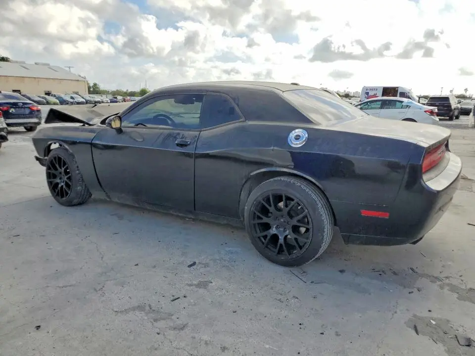 2013 DODGE CHALLENGER SXT  