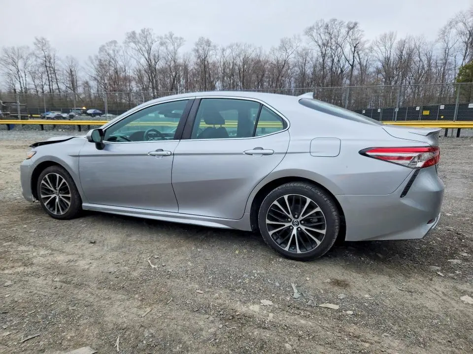 2019 TOYOTA CAMRY SE  
