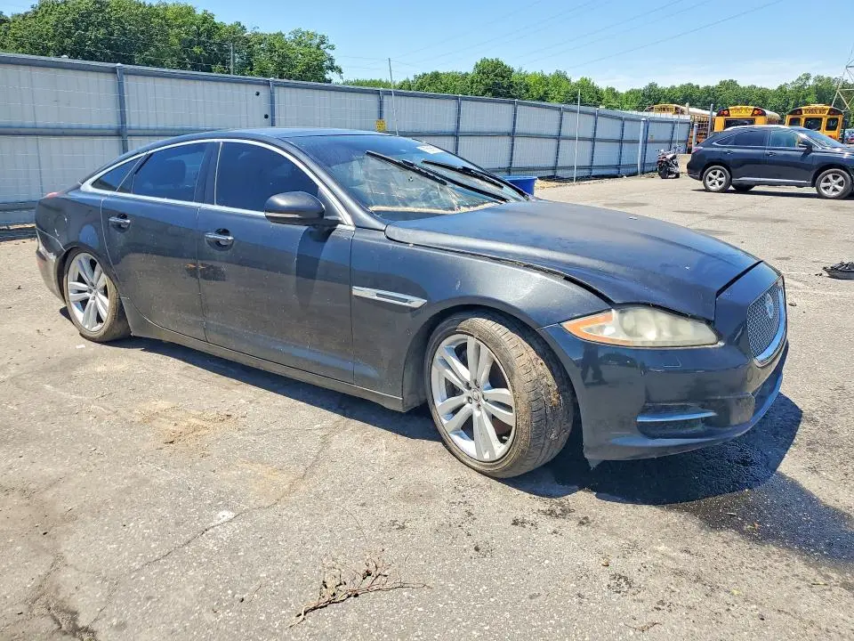 2011 JAGUAR XJ   