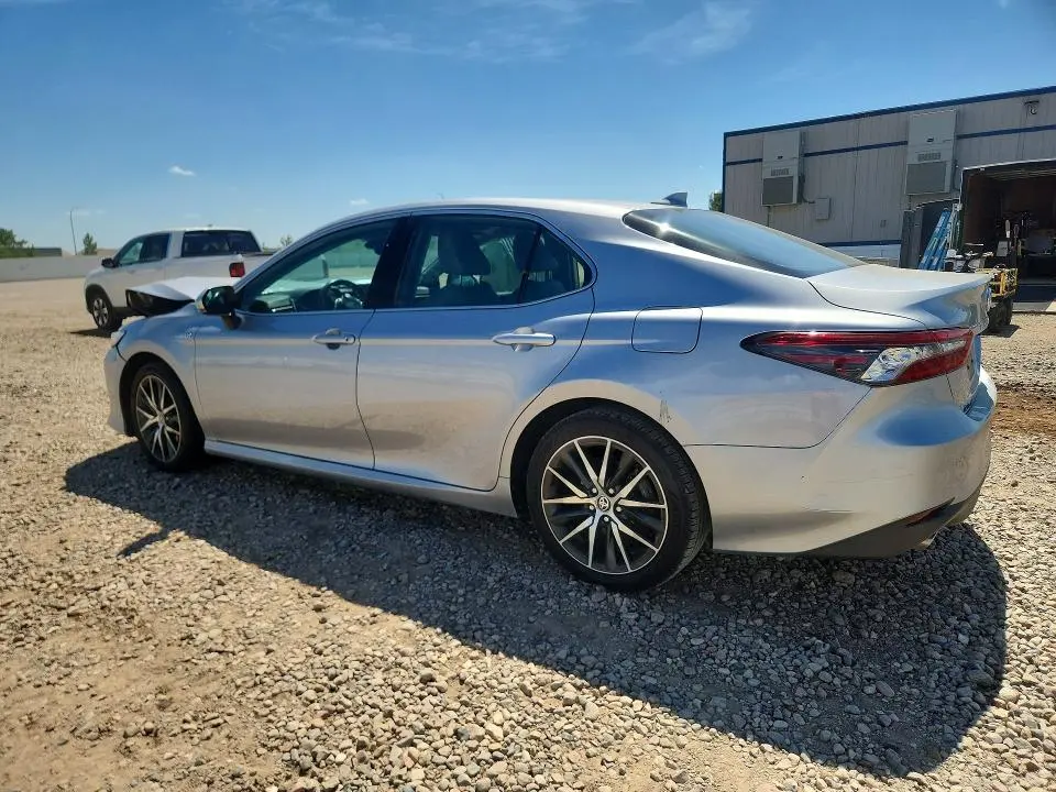 2021 TOYOTA CAMRY XLE  