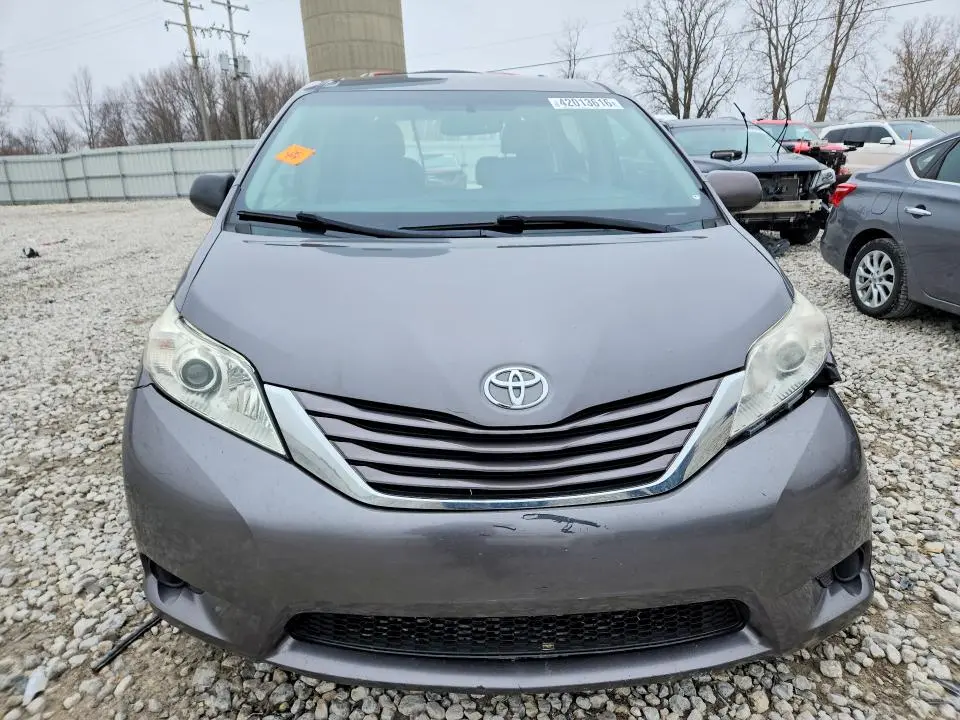 2015 TOYOTA SIENNA LE 8-PASSENGER  