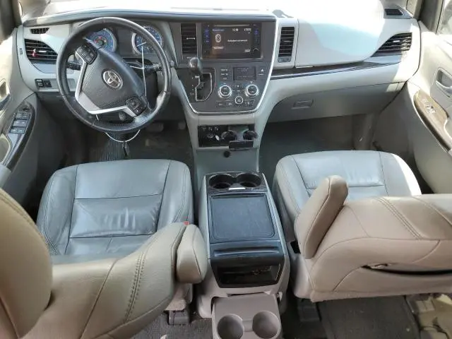 2017 TOYOTA SIENNA XLE  