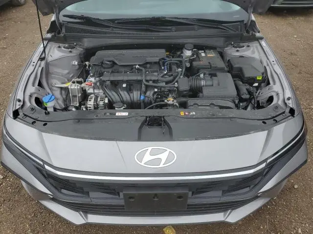 2024 HYUNDAI ELANTRA SE