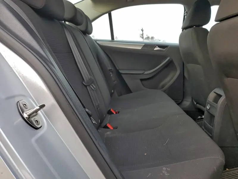 2016 VOLKSWAGEN JETTA SE  