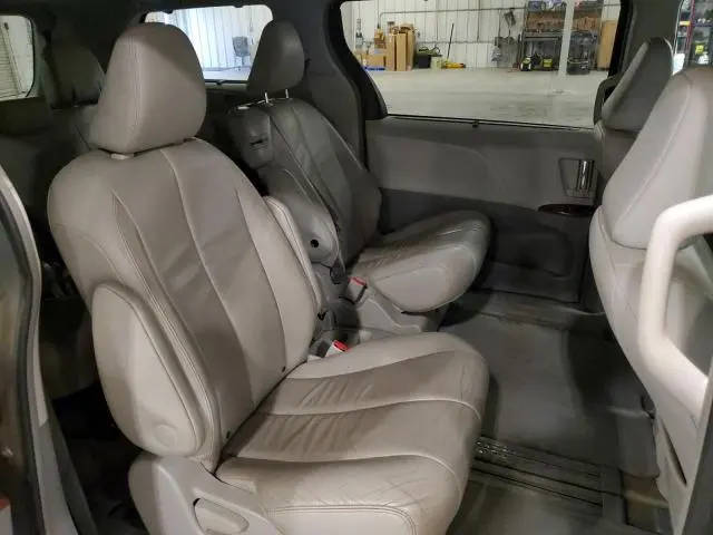 2012 TOYOTA SIENNA XLE  