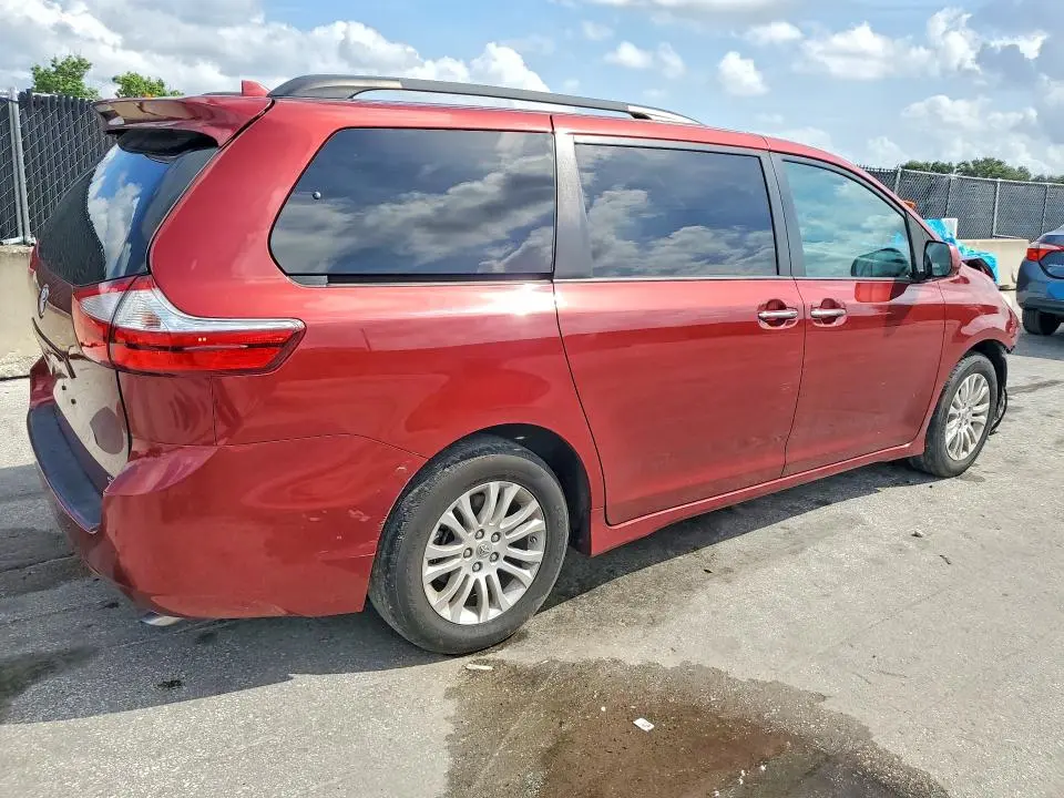 2019 TOYOTA SIENNA XLE PREMIUM 8-PASSENGER  