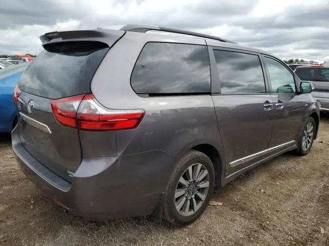 2020 TOYOTA SIENNA XLE  