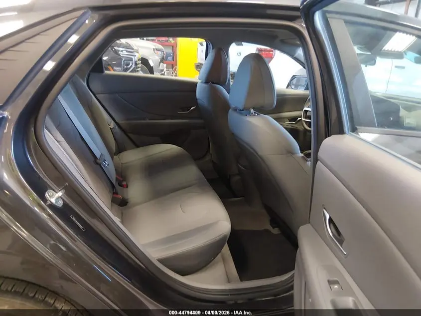 2021 HYUNDAI ELANTRA SE