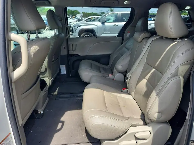 2015 TOYOTA SIENNA XLE 8-PASSENGER  