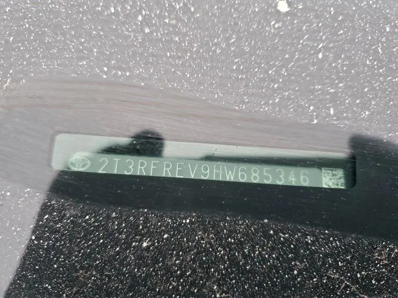 2017 TOYOTA RAV4 XLE  