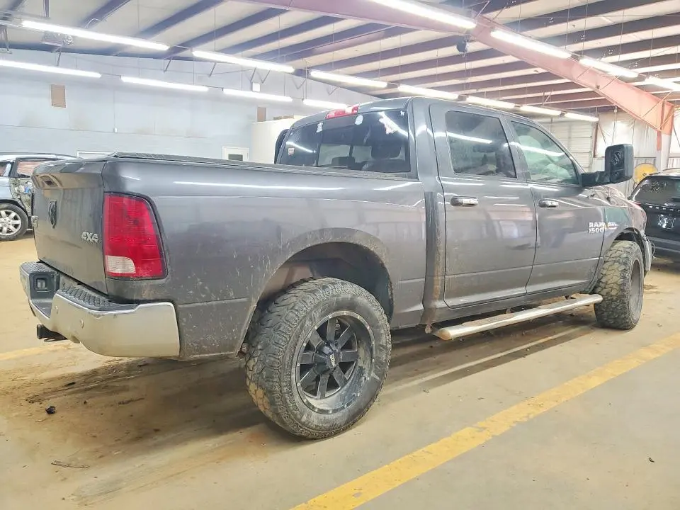 2016 RAM 1500 SLT  