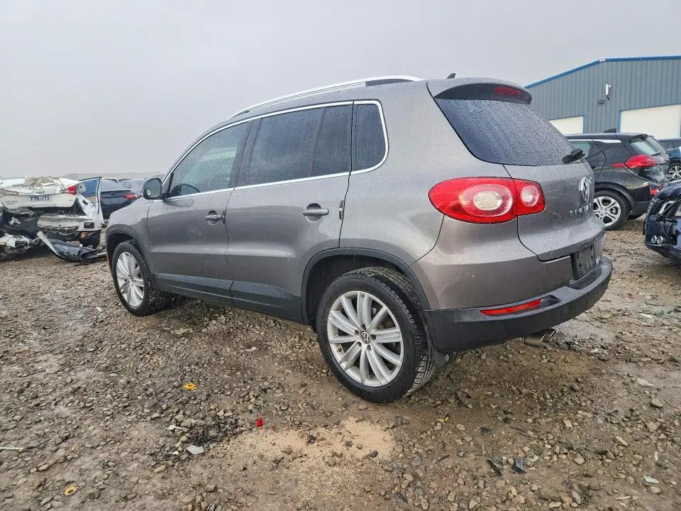2011 VOLKSWAGEN TIGUAN S  