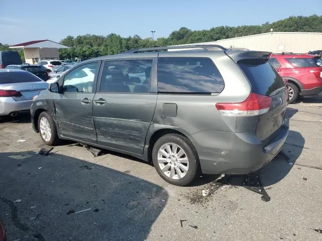 2014 TOYOTA SIENNA LE  
