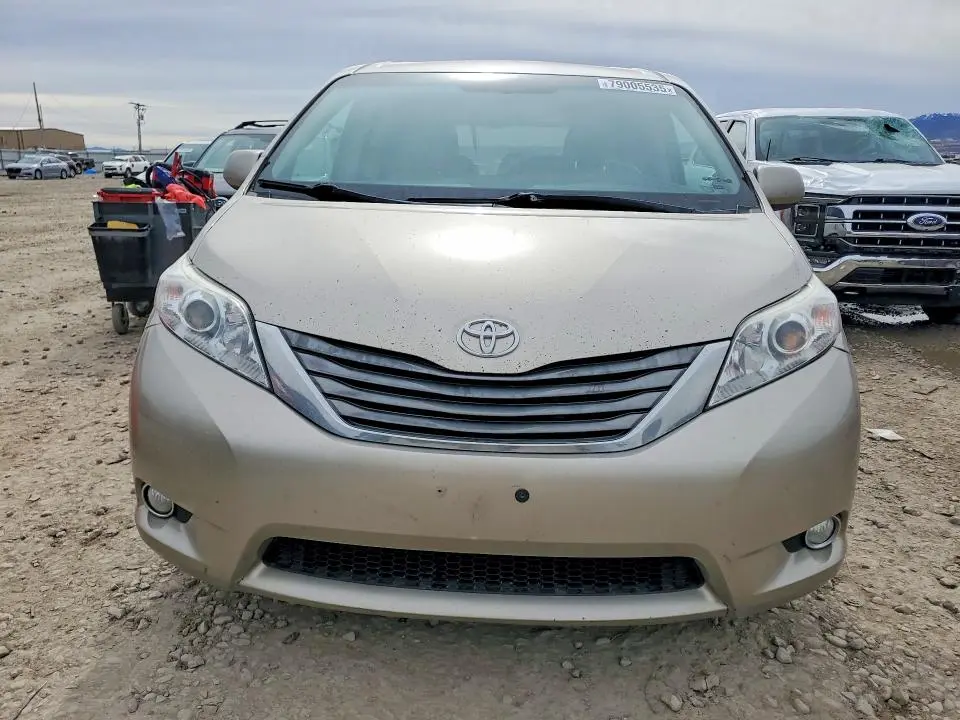 2015 TOYOTA SIENNA XLE 8-PASSENGER  