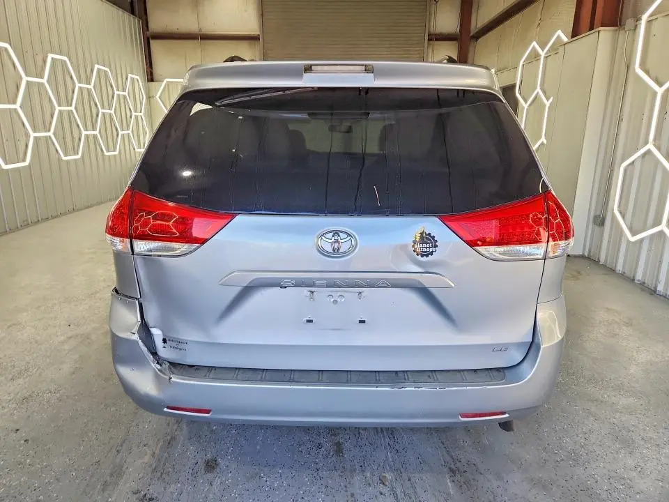 2014 TOYOTA SIENNA LE  