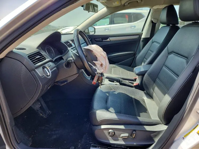 2015 VOLKSWAGEN PASSAT SE  