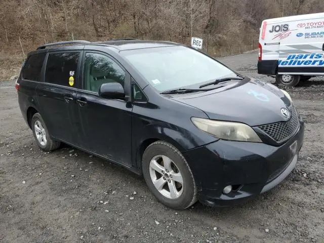 2017 TOYOTA SIENNA LE