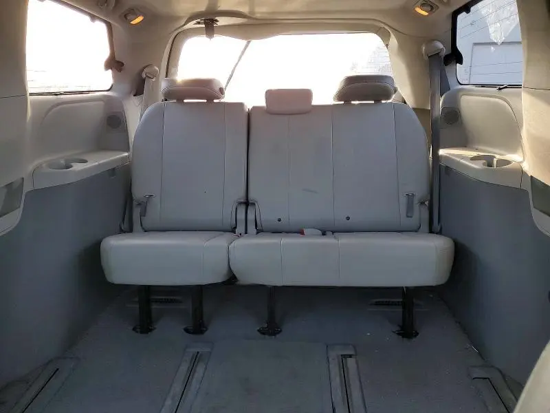 2011 TOYOTA SIENNA XLE  