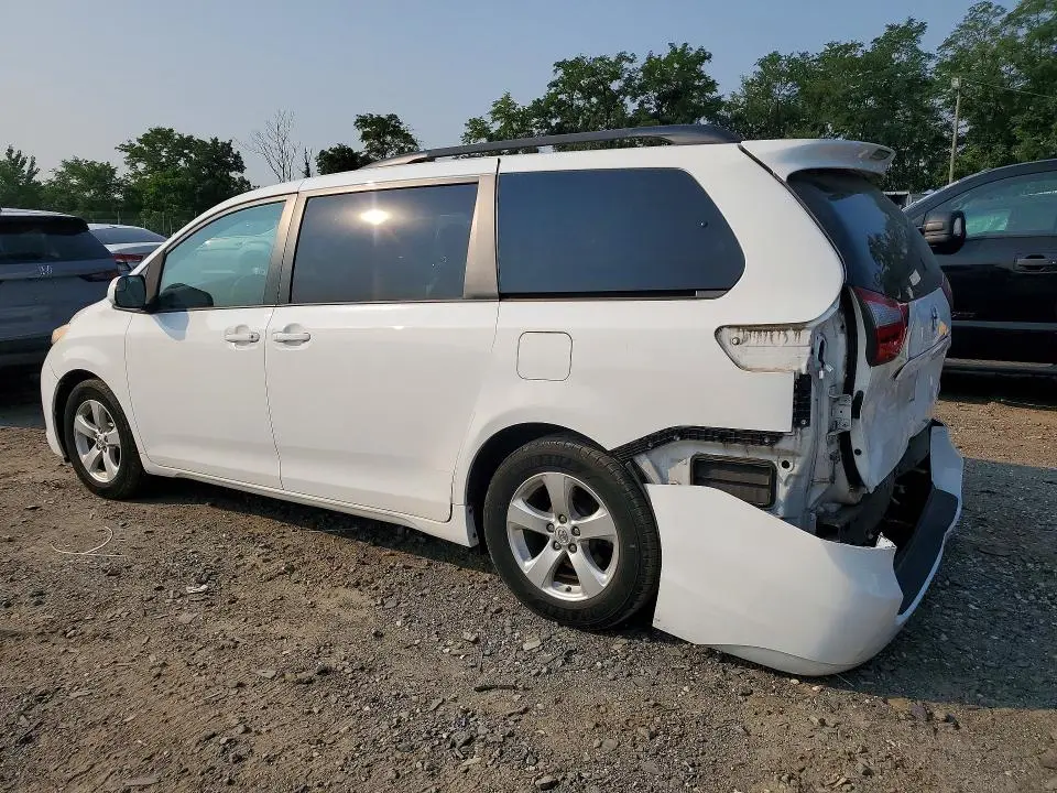 2016 TOYOTA SIENNA LE  