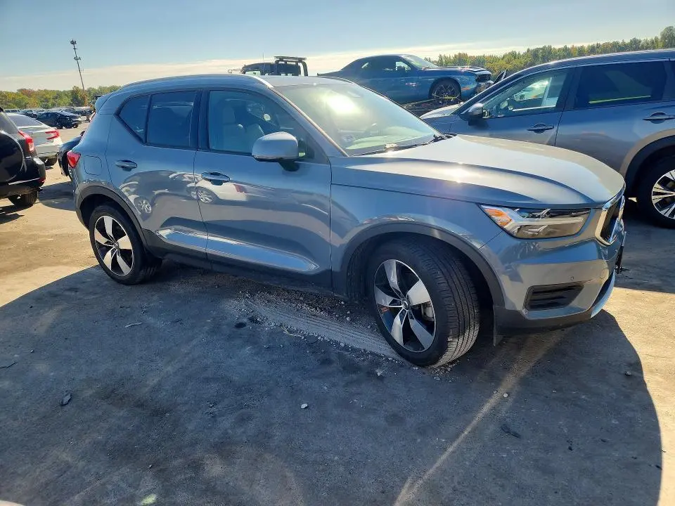 2020 VOLVO XC40 T5 MOMENTUM  