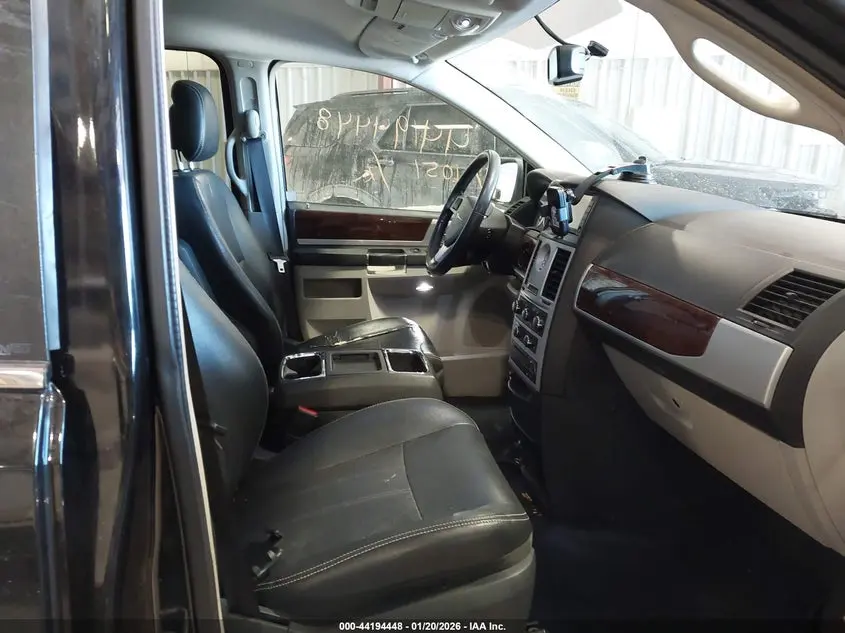 2010 CHRYSLER TOWN & COUNTRY TOURING PLUS