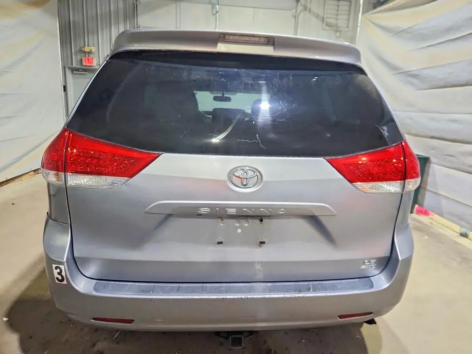 2011 TOYOTA SIENNA LE  