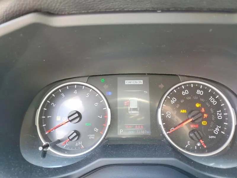 2021 TOYOTA RAV4 XLE  