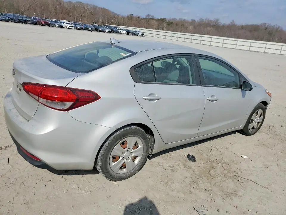 2017 KIA FORTE LX  