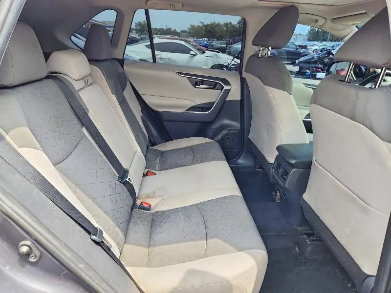 2019 TOYOTA RAV4 XLE  